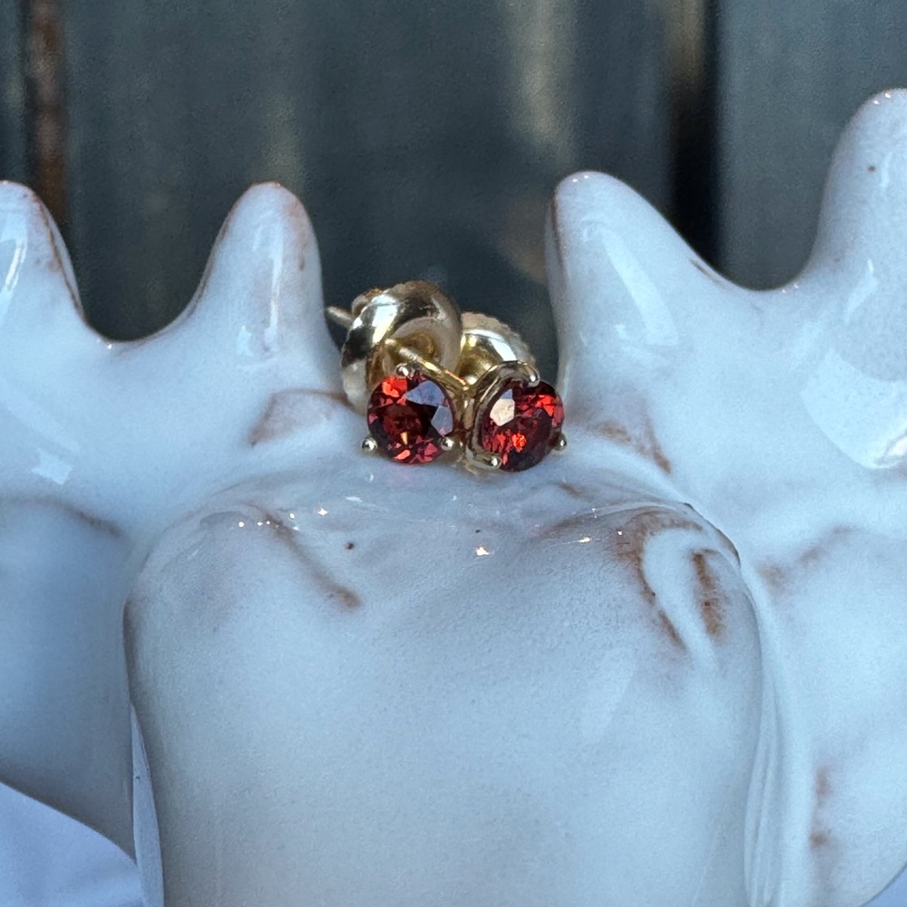 14KYG Martini Garnet Stud Earrings - Picture 3 of 8
